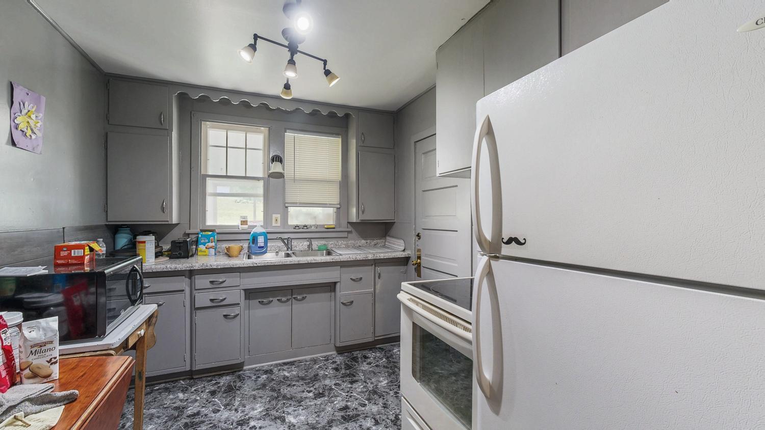 709 Rochelle Avenue S