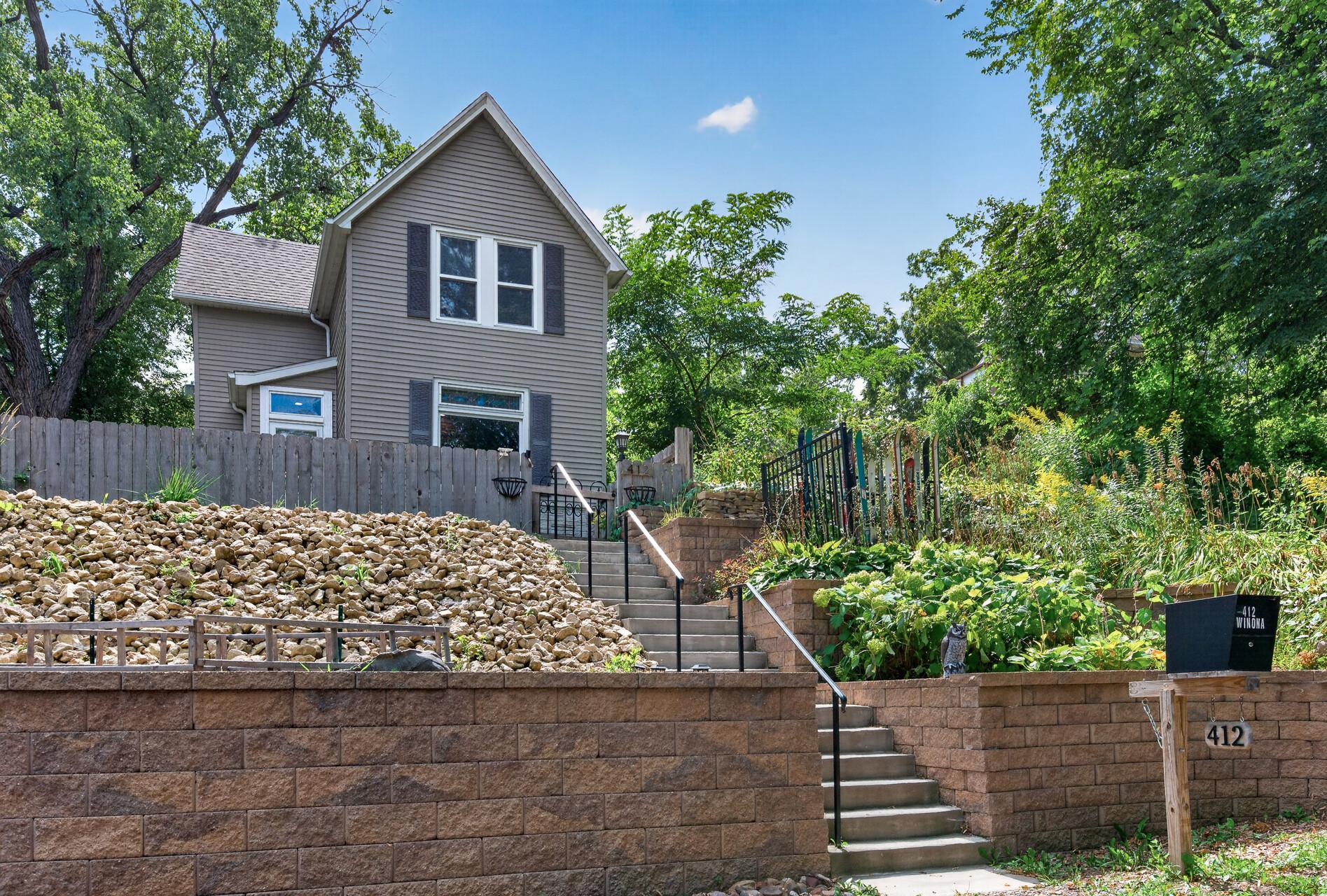 412 Winona Street E