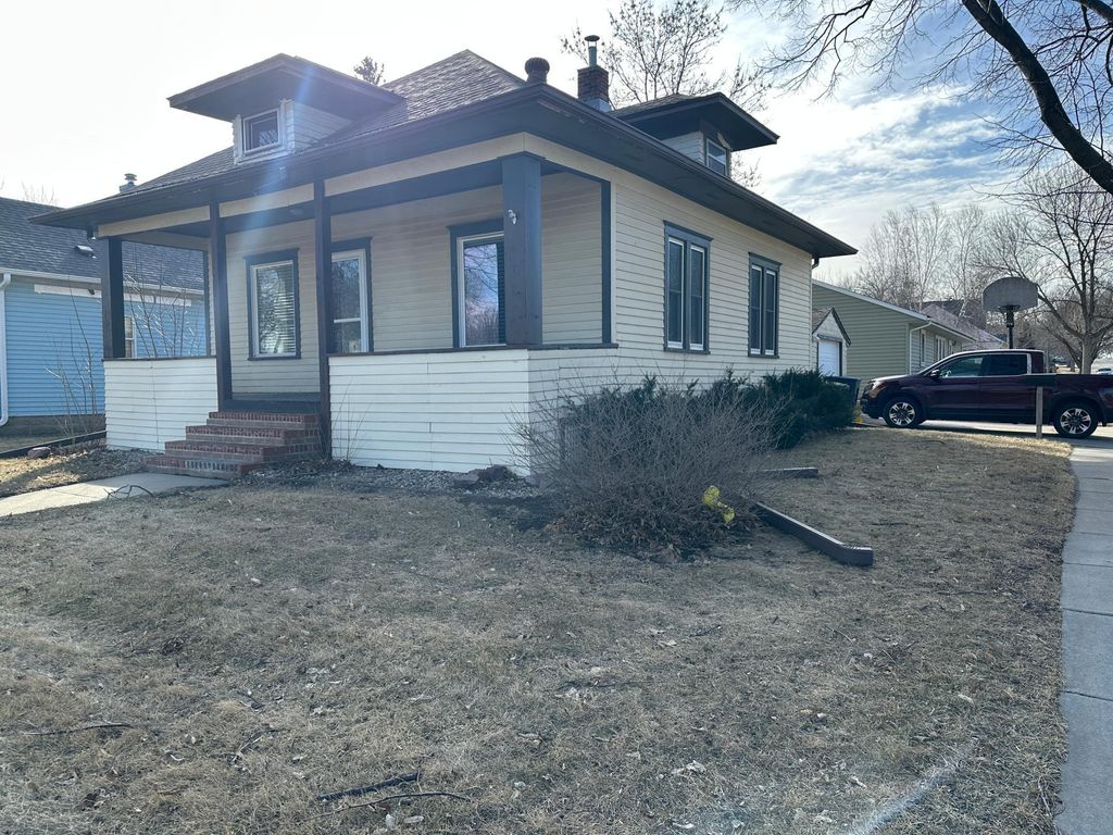 Photo of 631 N Cedar Street, Luverne, MN 56156 (MLS # 7028038)