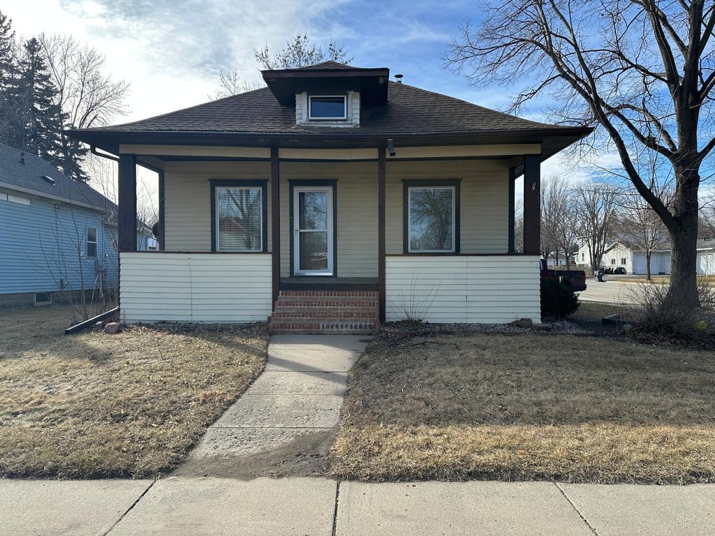 Photo of 631 N Cedar Street, Luverne, MN 56156 (MLS # 7028038)