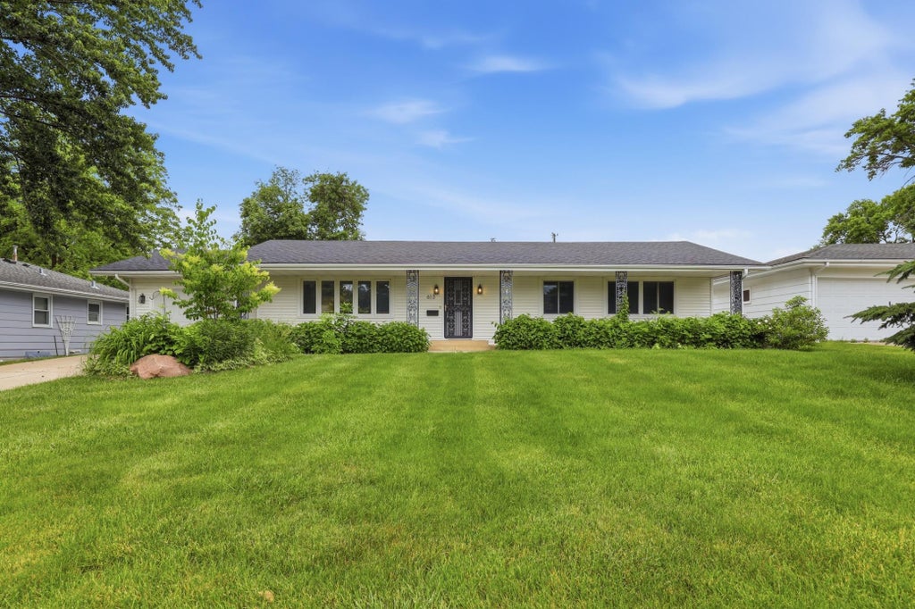 Photo of 613 Monroe Street S, Shakopee, MN 55379 (MLS # 7056920)