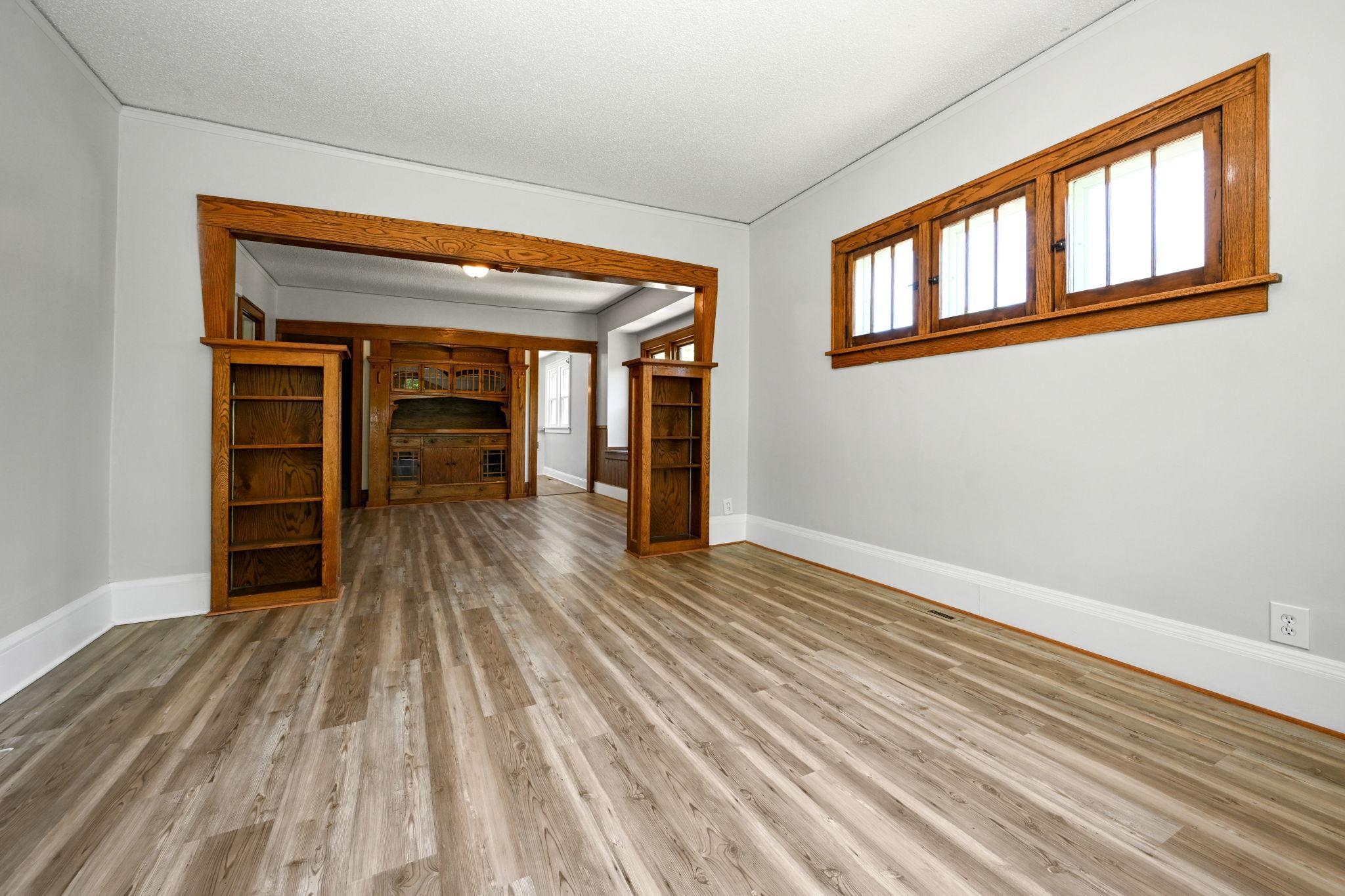 740 Main Street W