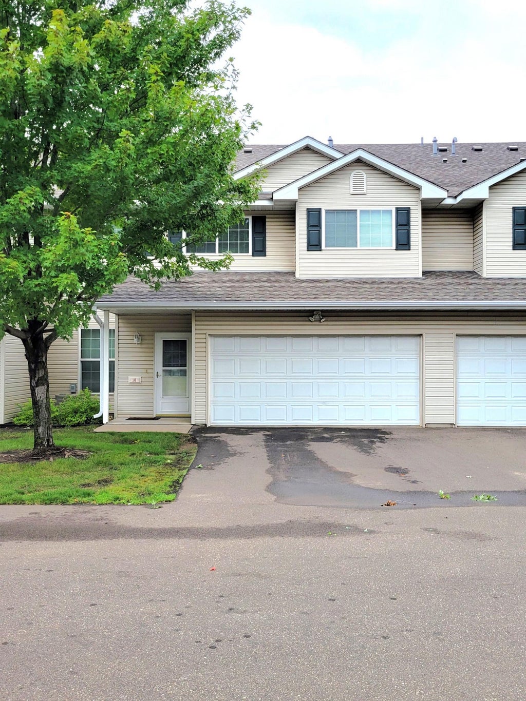 Photo of 10 Bridgewater Trail, Hudson, WI 54016 (MLS # 7120442)