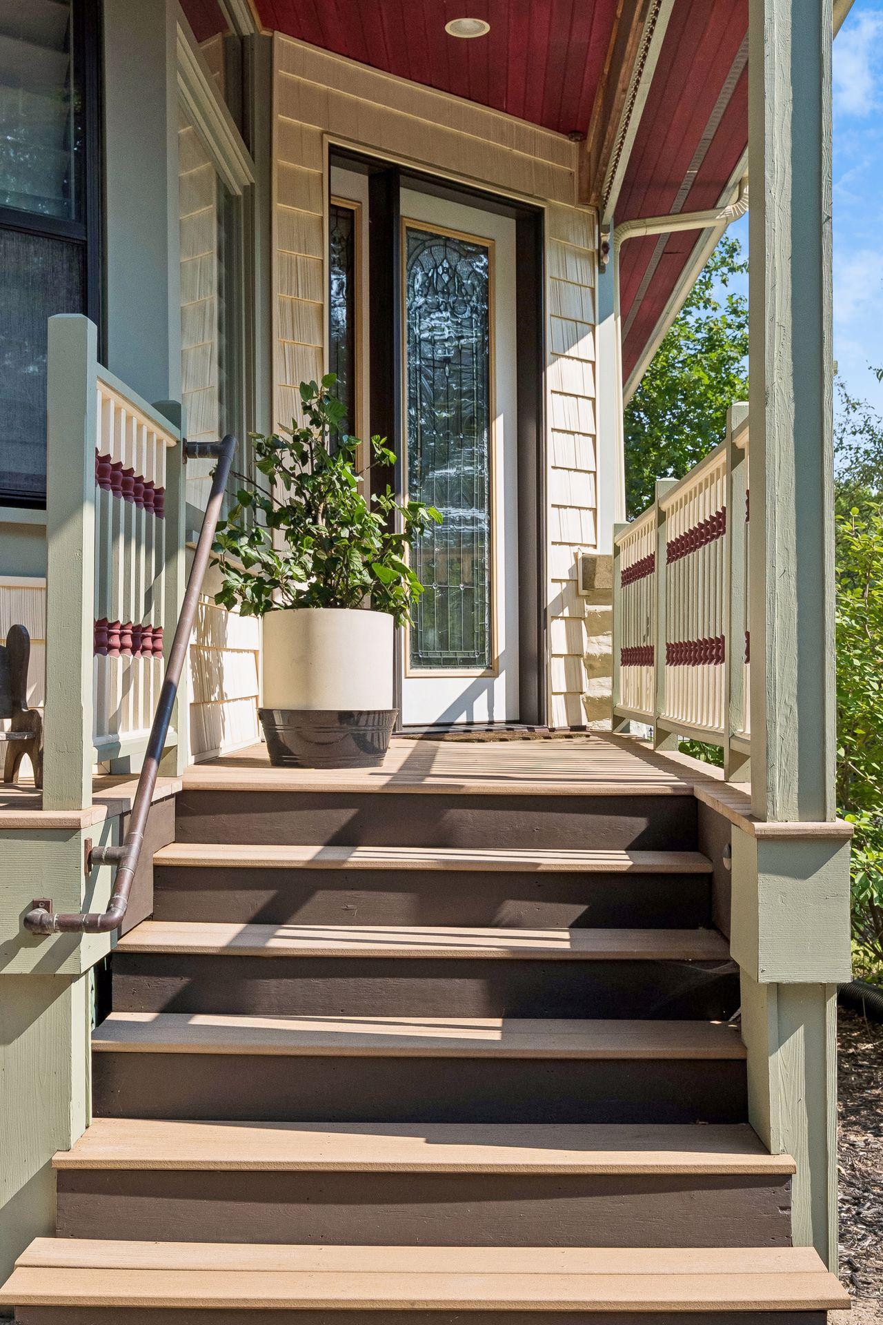 8 Bates Avenue