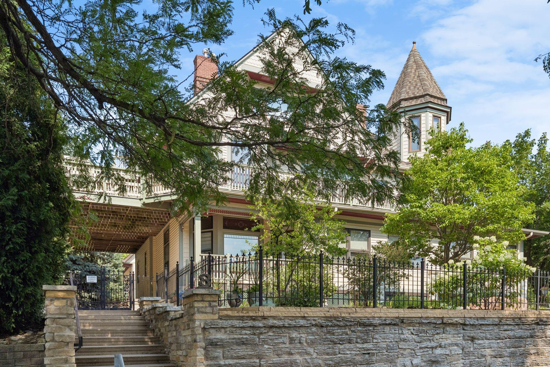 8 Bates Avenue