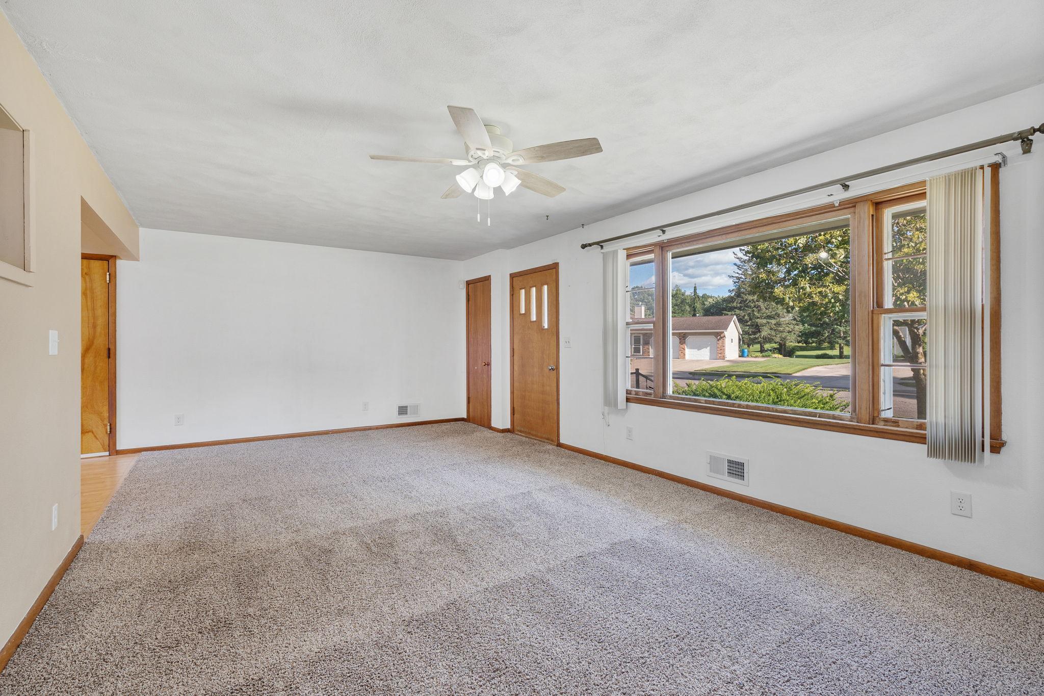 Owatonna, Minnesota 55060, United States, 3 Bedrooms Bedrooms, ,2 BathroomsBathrooms,Residential,Active,203696