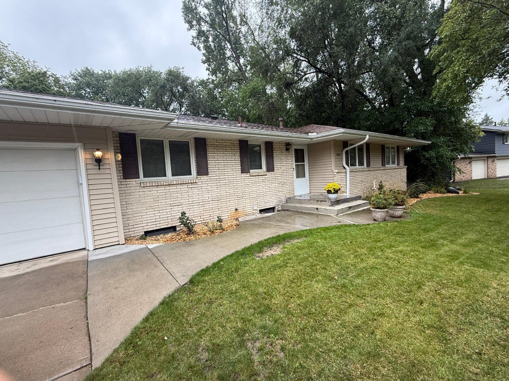 Photo of 6447 Westchester Circle, Golden Valley, MN 55427 (MLS # 7151120)