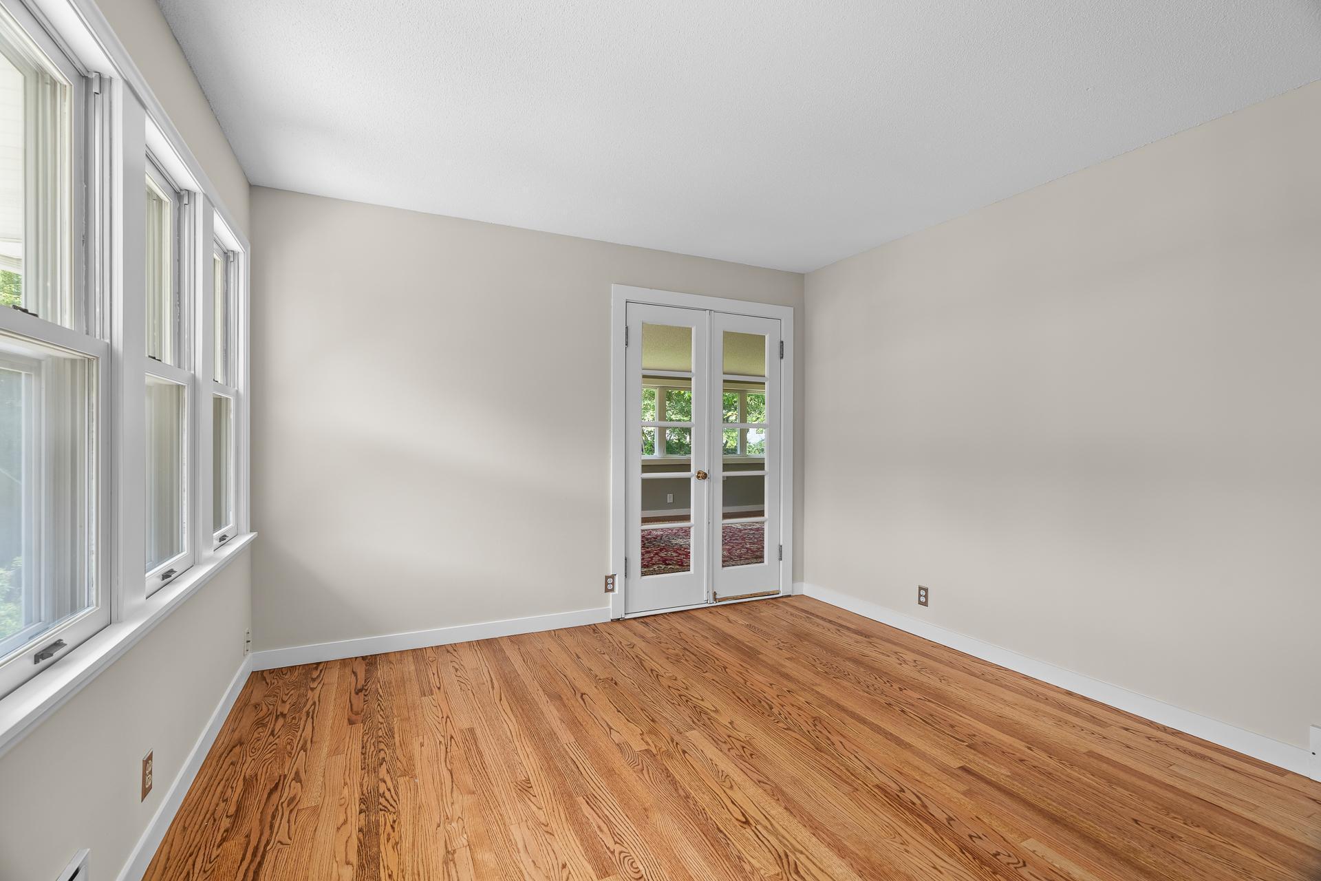 10916 Oxborough Avenue S