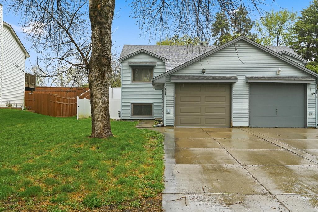 Photo of 8433 Sheridan Avenue N, Brooklyn Park, MN 55444 (MLS # 7063109)
