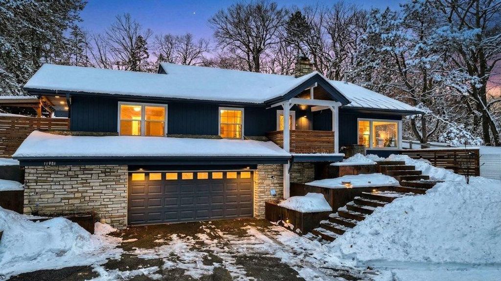 Photo of 11521 Park Ridge Drive W, Minnetonka, MN 55305 (MLS # 7024558)
