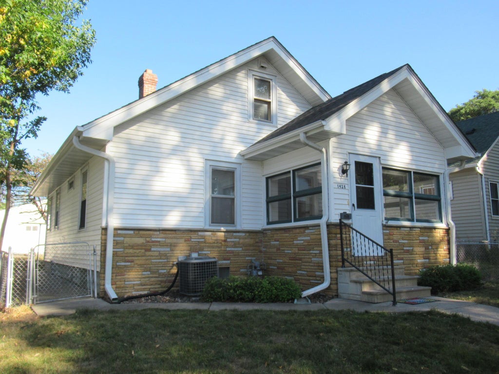 Photo of 1428 Hazel Street N, Saint Paul, MN 55119 (MLS # 7137702)