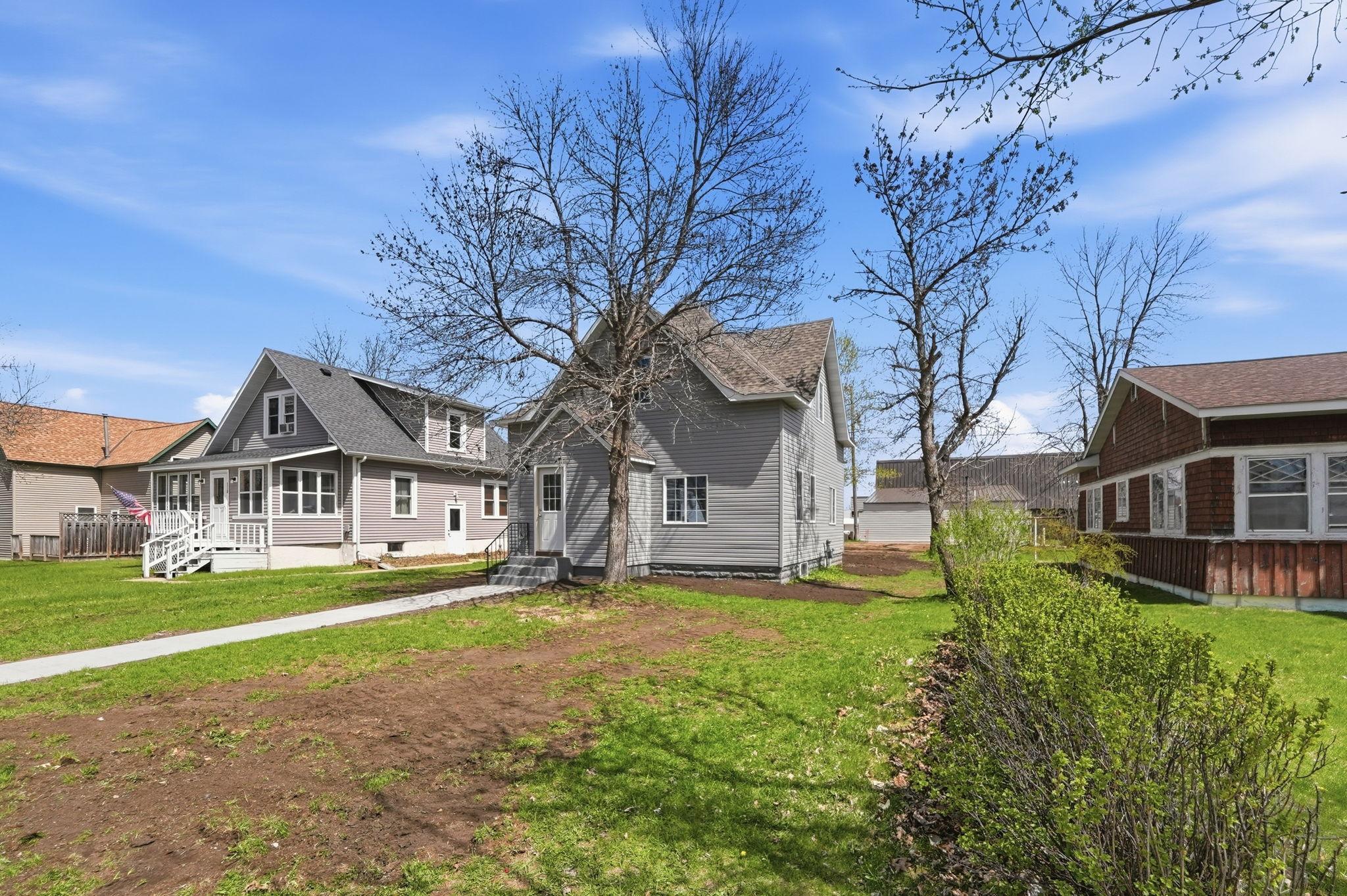 120 Prairie Avenue S