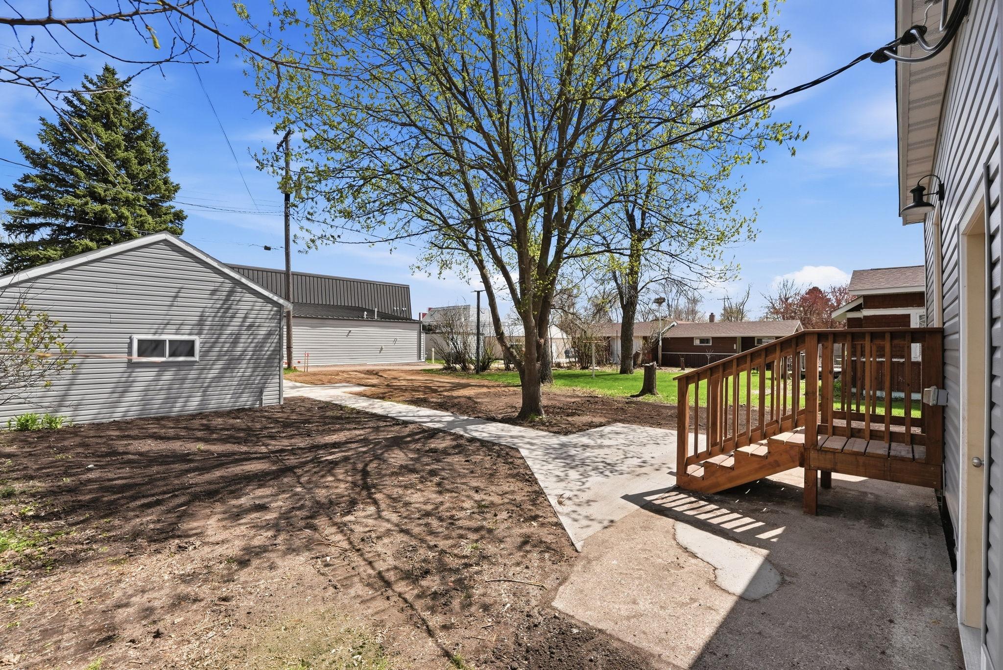 120 Prairie Avenue S