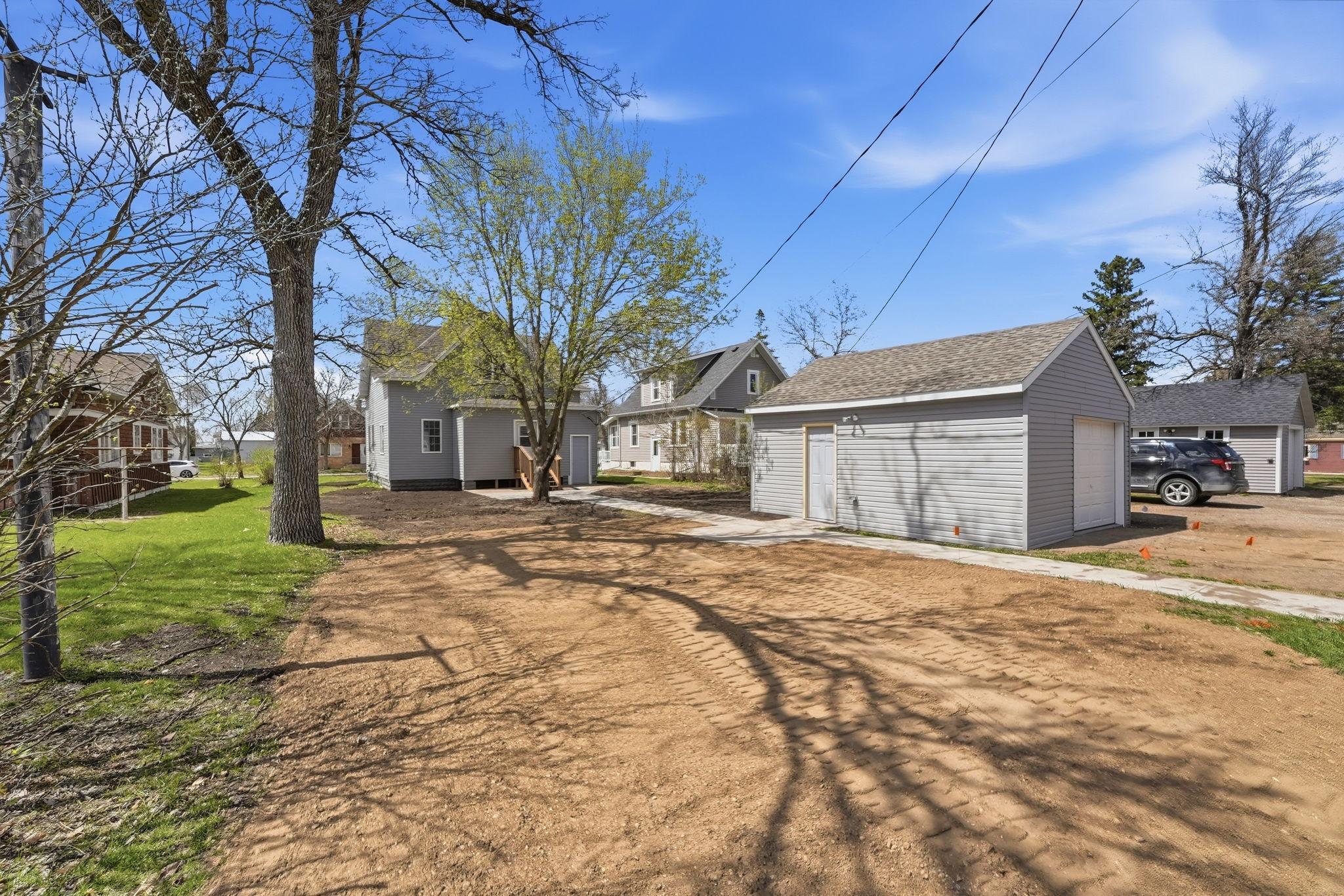 120 Prairie Avenue S