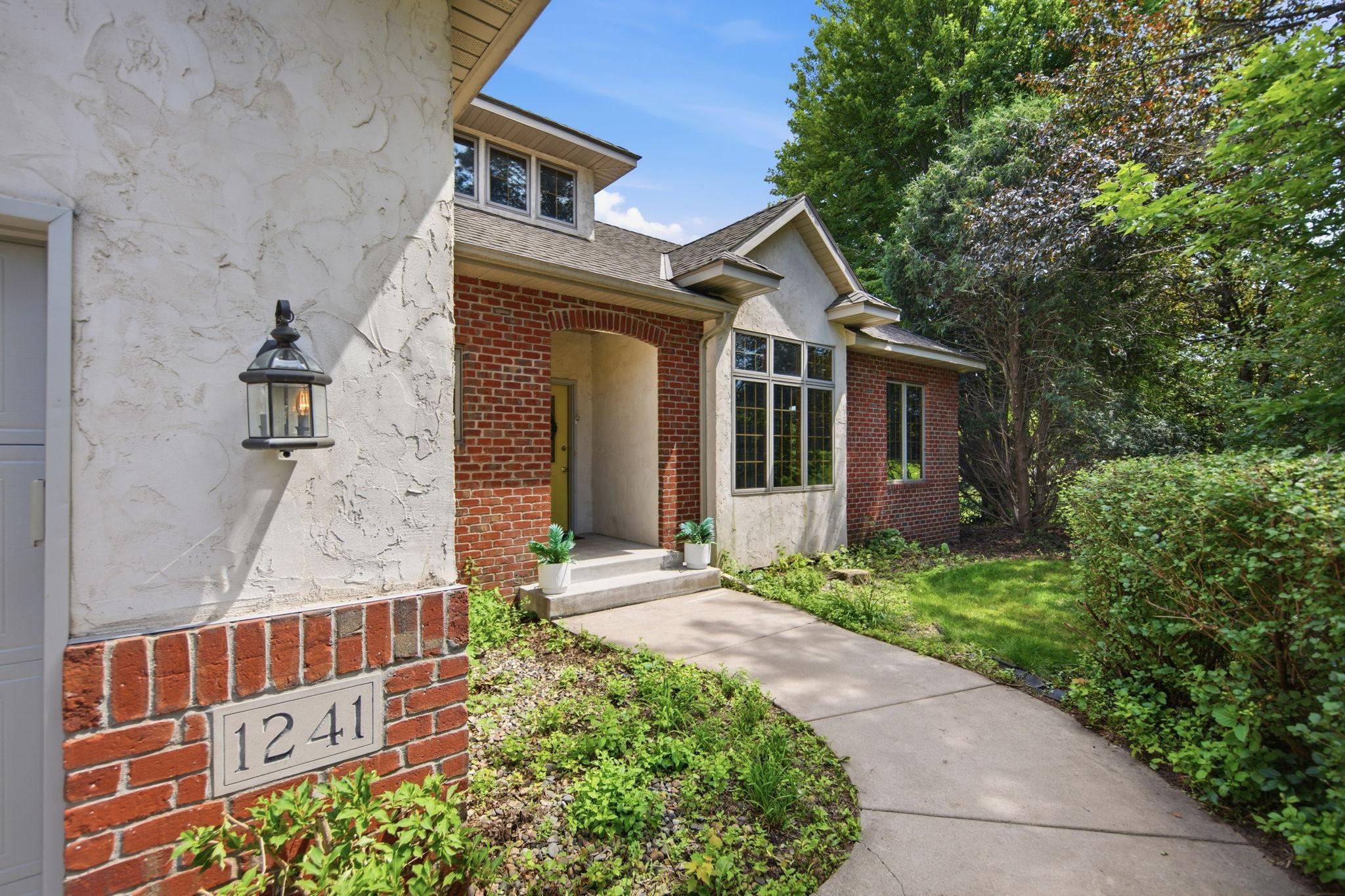 1241 Oryan Trail N