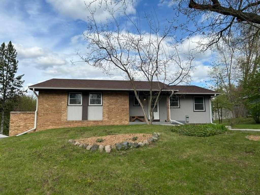 Photo of 2580 Winfield Avenue, Golden Valley, MN 55422 (MLS # 7069568)