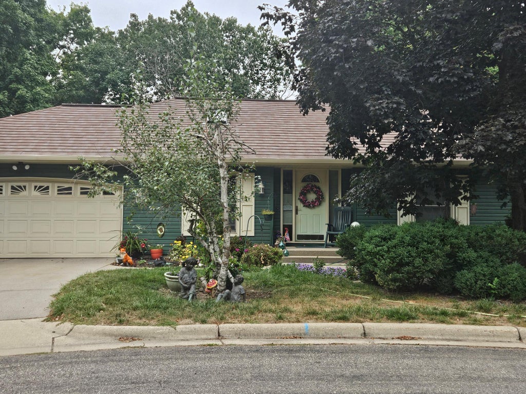 Photo of 608 Chateau Circle, Burnsville, MN 55337 (MLS # 7139903)