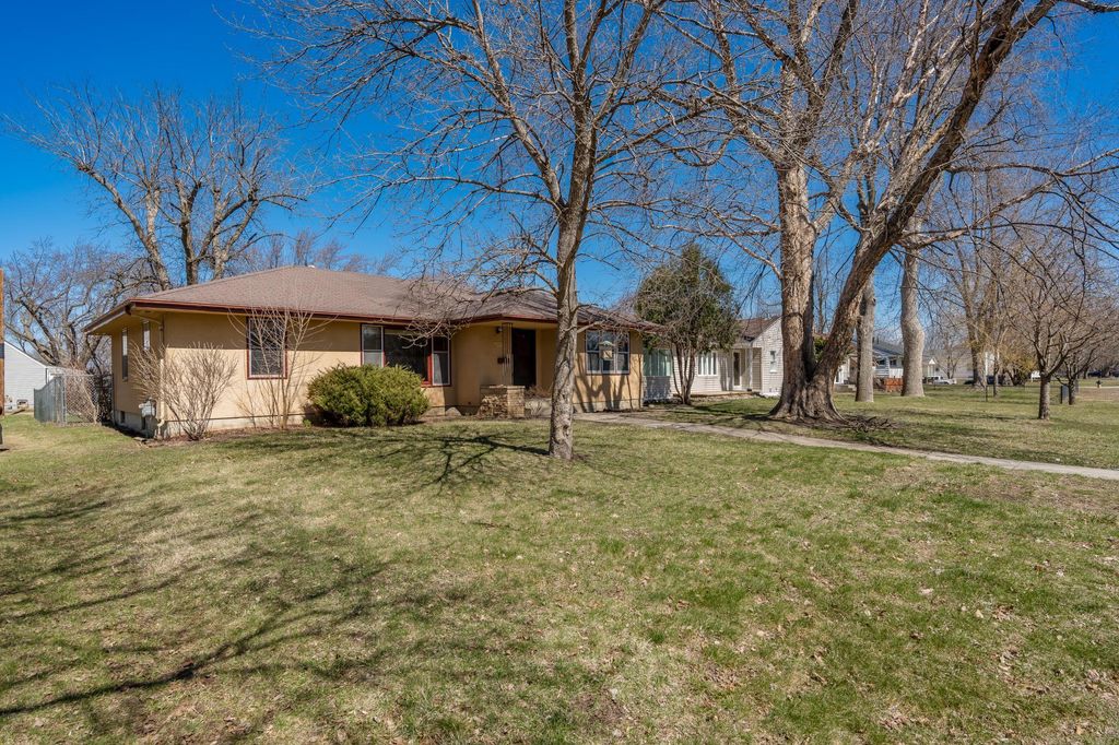 Photo of 709 Shakopee Avenue E, Shakopee, MN 55379 (MLS # 7049825)