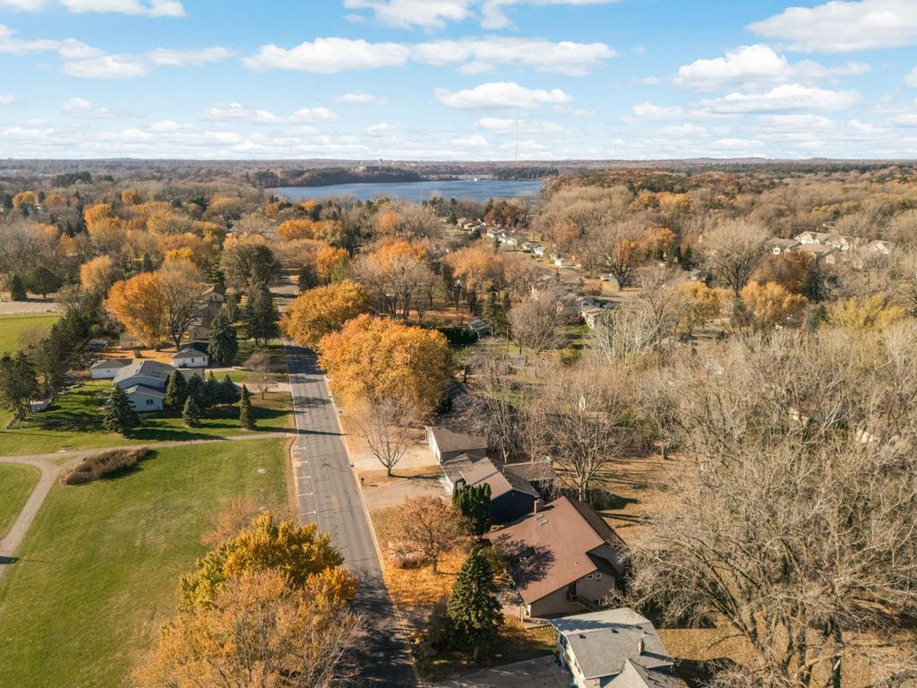 Photo of 783 Berwood Avenue, Vadnais Heights, MN 55127 (MLS # 6817761)