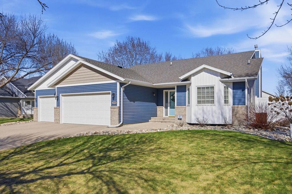 Photo of 2504 33rd Street S, Fargo, ND 58103 (MLS # 7059915)