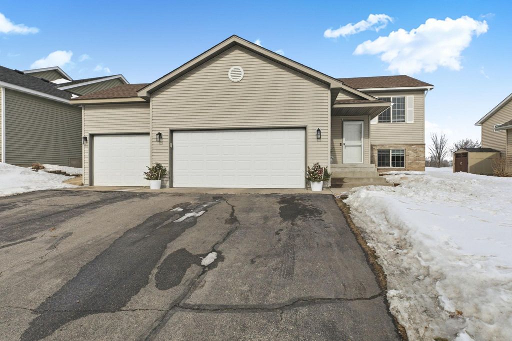 Photo of 1525 Park View Lane NE, Sauk Rapids, MN 56379 (MLS # 7017434)