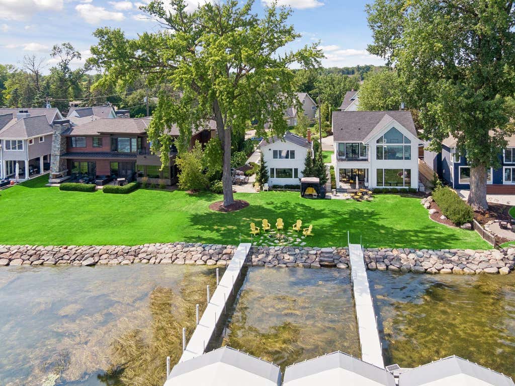 Photo of 55 W Point Avenue, Tonka Bay, MN 55331 (MLS # 7128581)