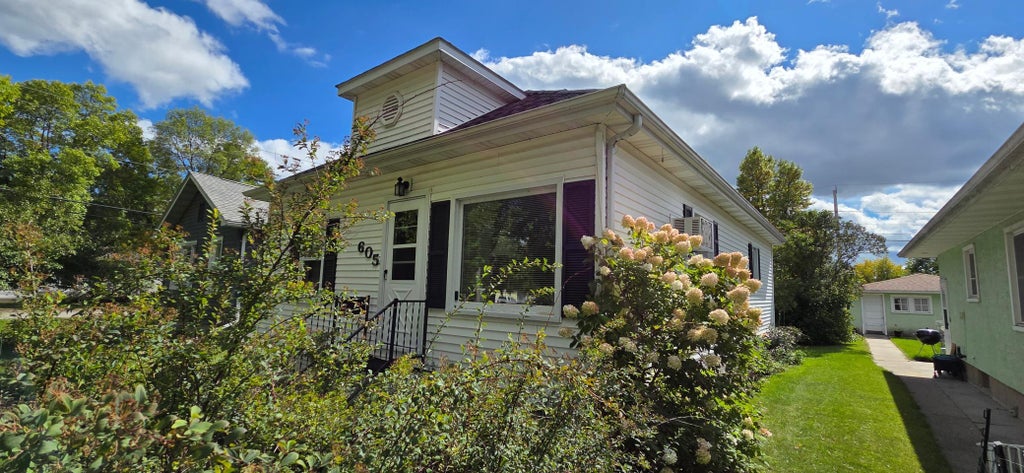 Photo of 605 7th Street, International Falls, MN 56649 (MLS # 7149810)