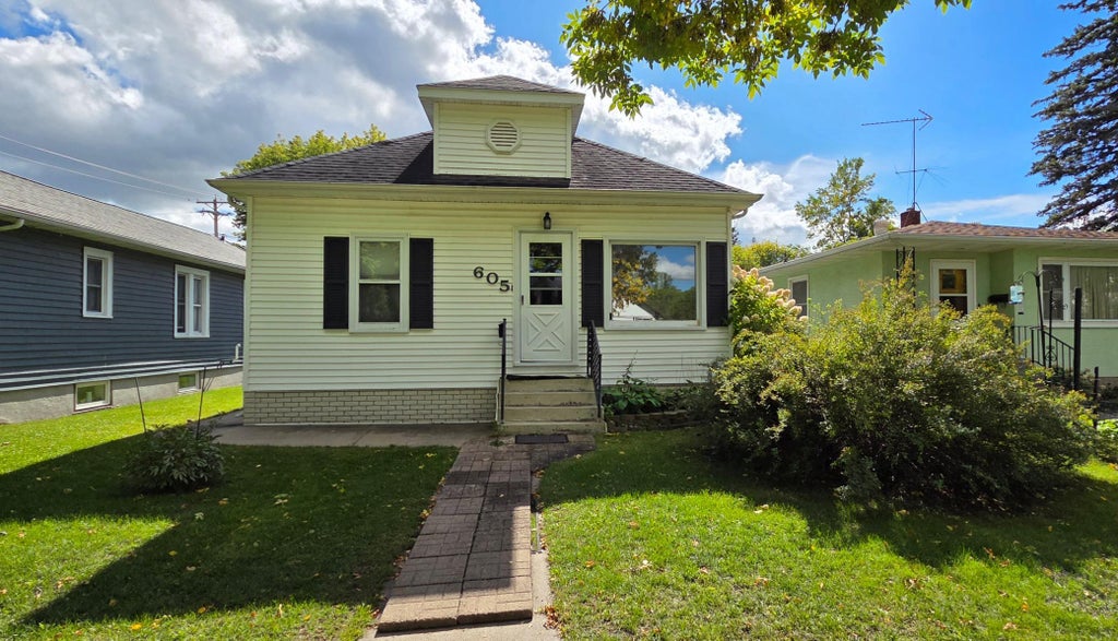 Photo of 605 7th Street, International Falls, MN 56649 (MLS # 7149810)