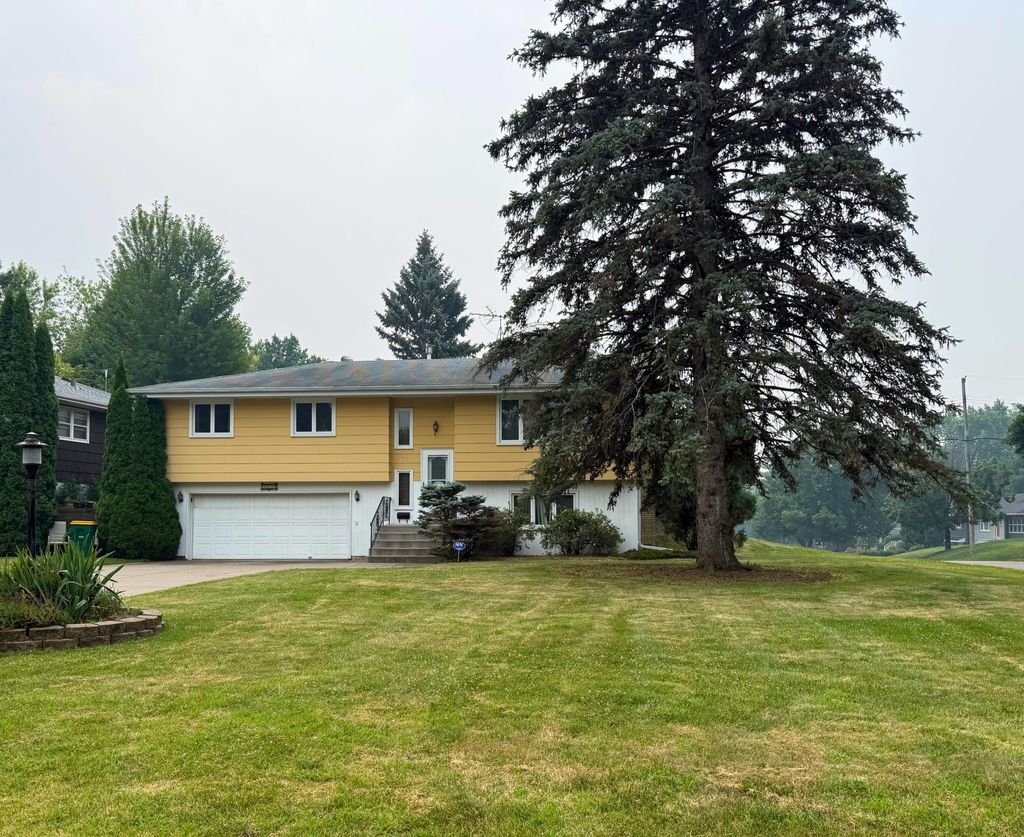 Photo of 3830 Idaho Avenue N, Crystal, MN 55427 (MLS # 7095745)