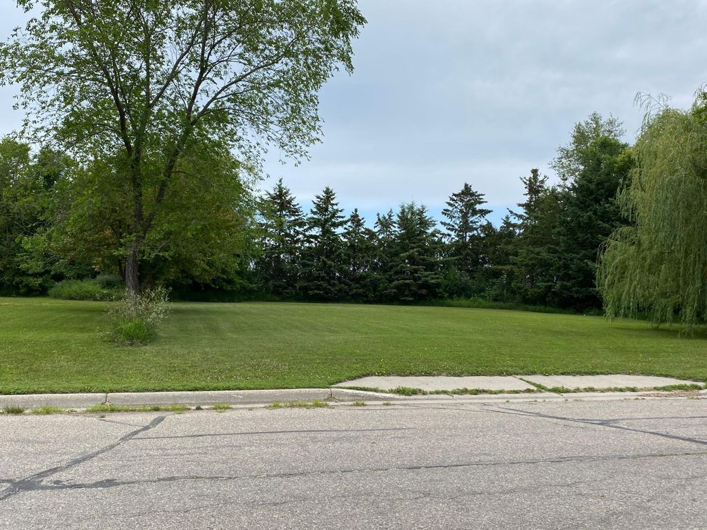 Photo of 1605 Cardinal Drive N, Thief River Falls, MN 56701 (MLS # 7007818)