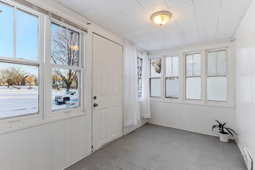 Photo of 892 Cook Avenue E, Saint Paul, MN 55106 (MLS # 7012036)