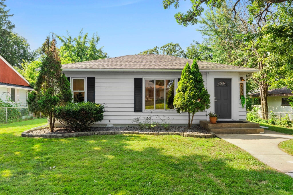 Photo of 2508 27th Avenue NE, Saint Anthony, MN 55418 (MLS # 7123104)
