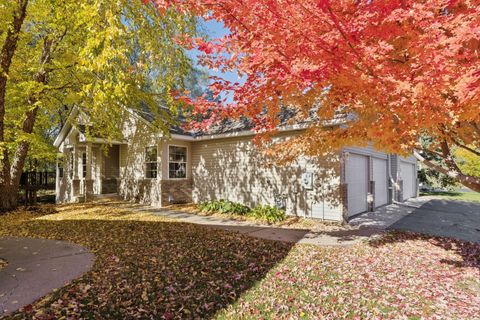 2137 Albemarle Court N Roseville MN 55113