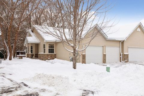 2137 Albemarle Court N Roseville MN 55113