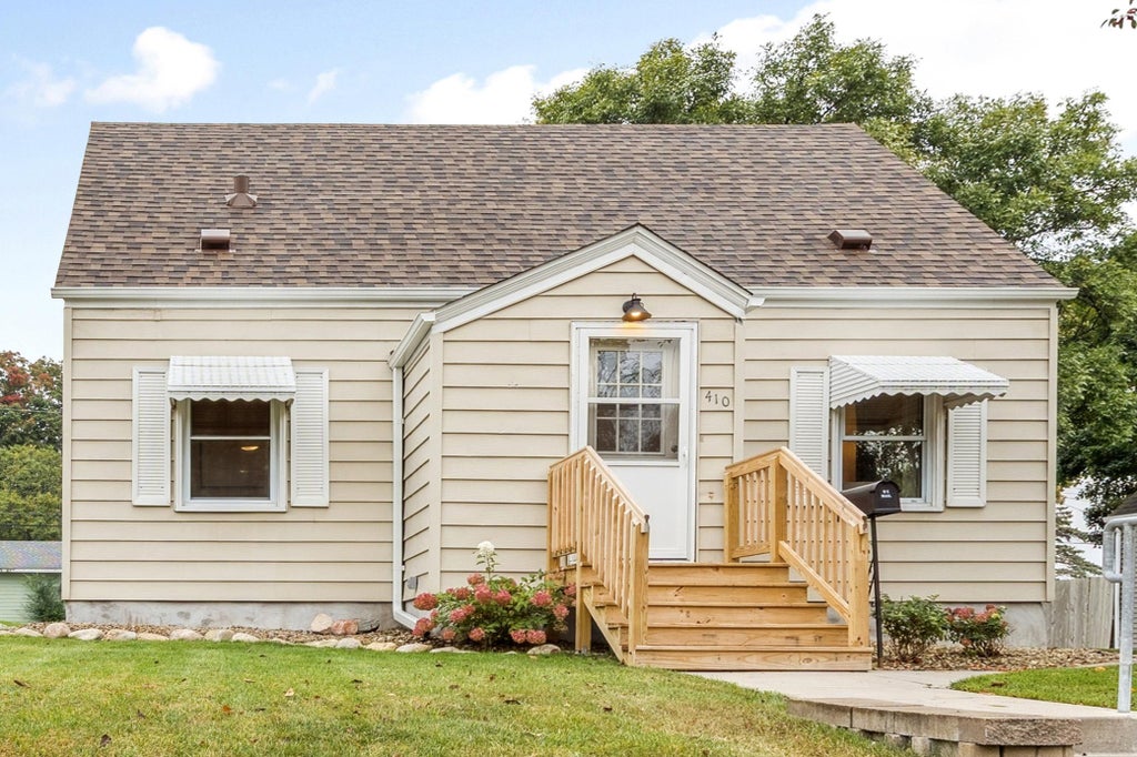 Photo of 410 2nd Avenue NW, Buffalo, MN 55313 (MLS # 7150833)