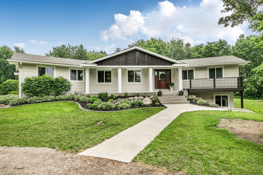 Photo of 16807 206th Circle, Hutchinson, MN 55350 (MLS # 7099127)