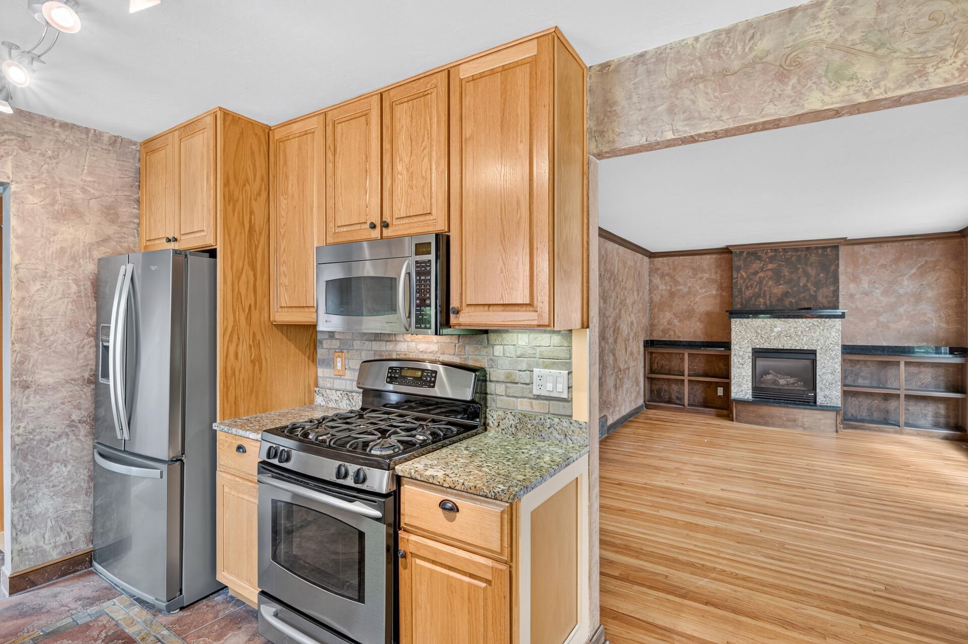 242 5th Avenue N