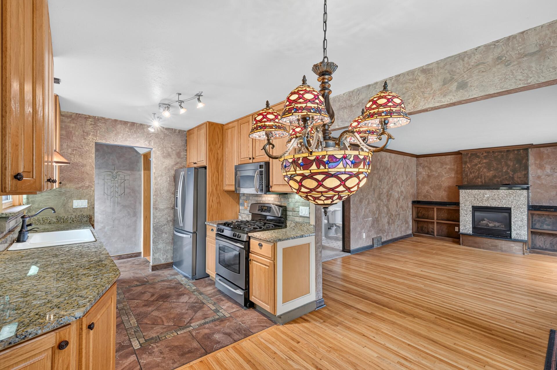 242 5th Avenue N