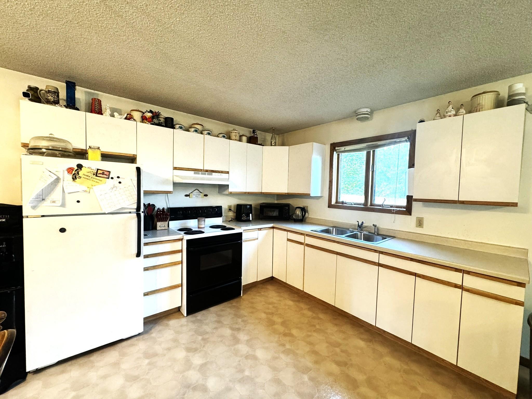 506 Main Street W