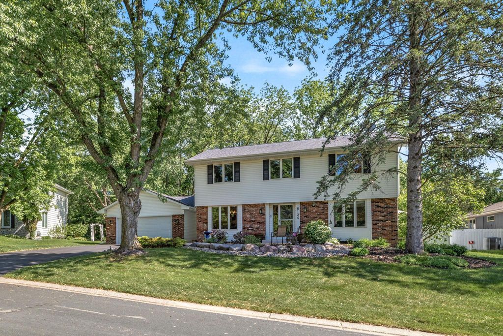 Photo of 8125 Tierneys Woods Curve, Bloomington, MN 55438 (MLS # 7077806)