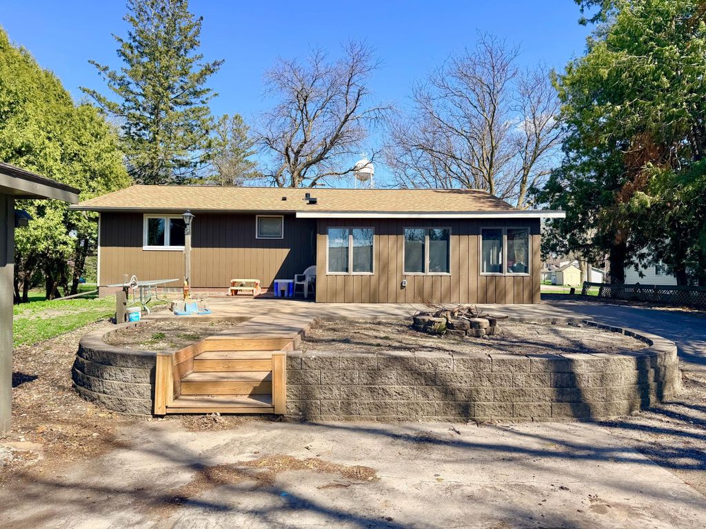 Photo of 102 Rotterdam Avenue, Hollandale, MN 56045 (MLS # 7057832)