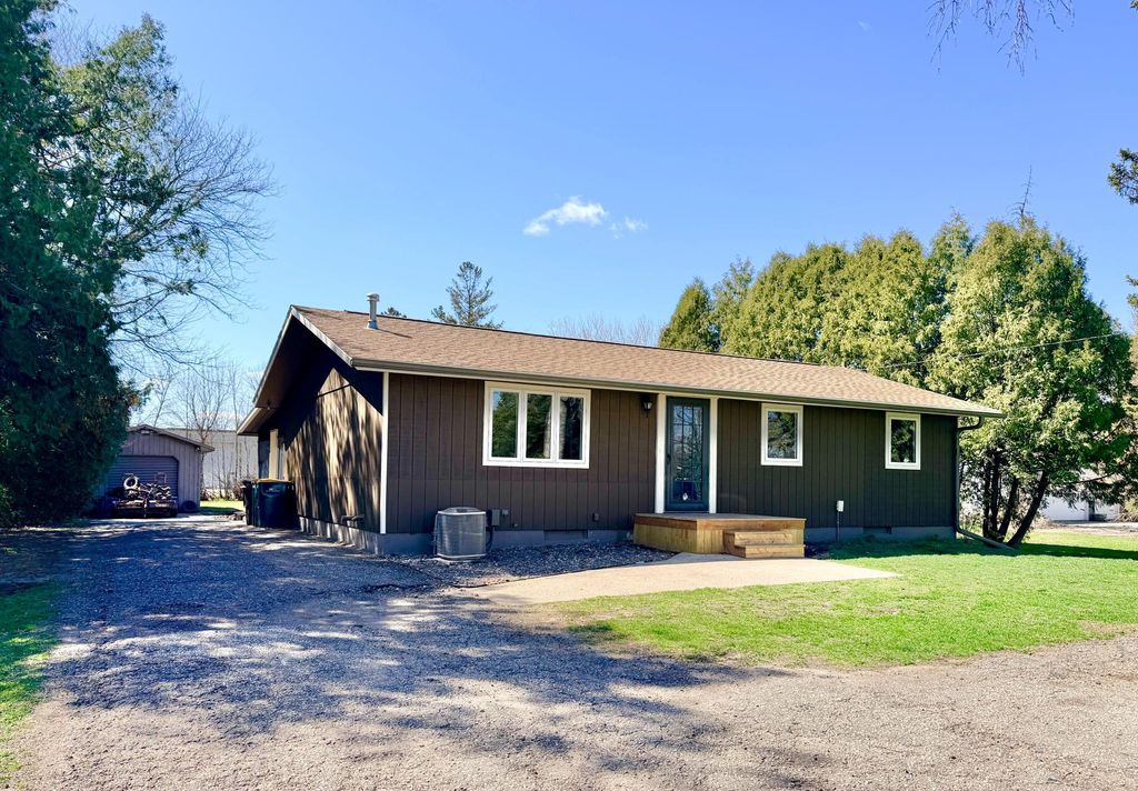 Photo of 102 Rotterdam Avenue, Hollandale, MN 56045 (MLS # 7057832)