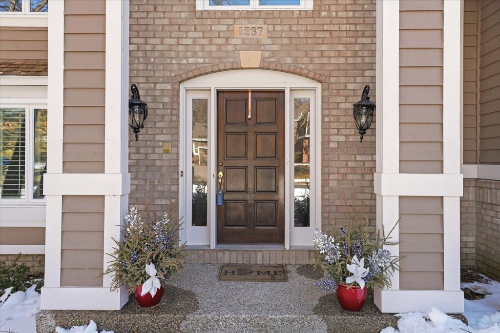 Photo of 1237 Summit Oaks Drive, Burnsville, MN 55337 (MLS # 7029085)