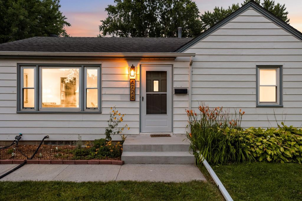 Photo of 4724 Nevada Avenue N, Crystal, MN 55428 (MLS # 7106602)