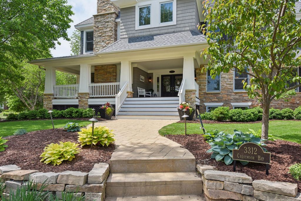 Photo of 3312 Crestmoor Bay, Woodbury, MN 55125 (MLS # 7047322)