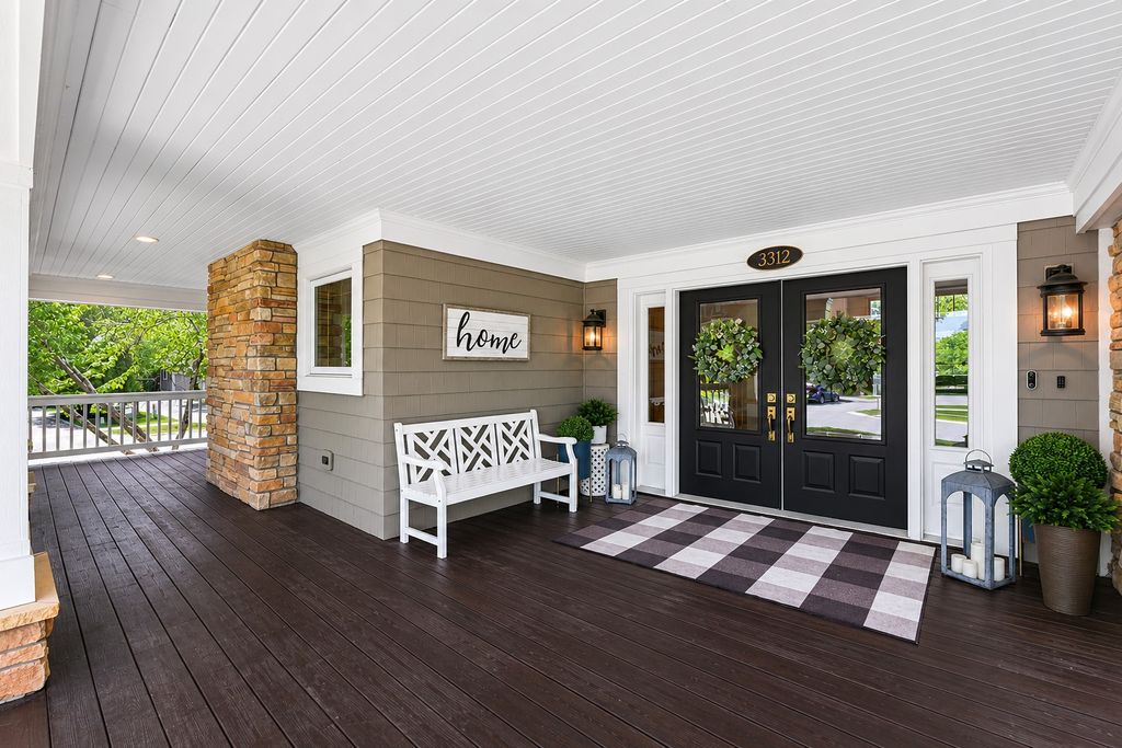 Photo of 3312 Crestmoor Bay, Woodbury, MN 55125 (MLS # 7047322)
