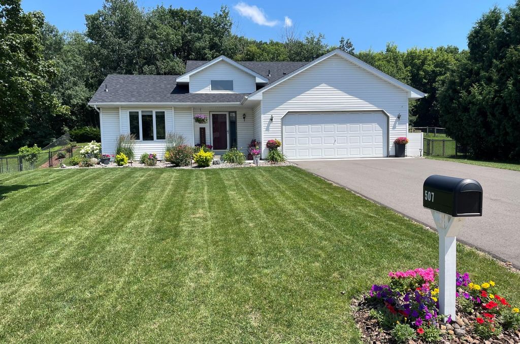 Photo of 507 Doncaster Way, Woodbury, MN 55125 (MLS # 7069776)
