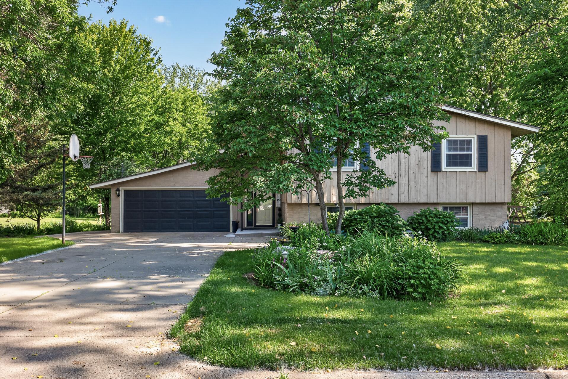 1504 Crystal Lake Road E