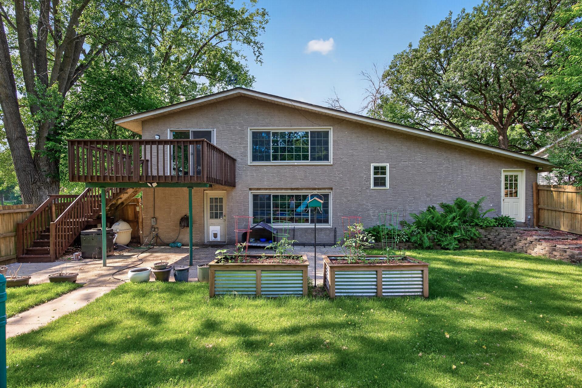 1504 Crystal Lake Road E