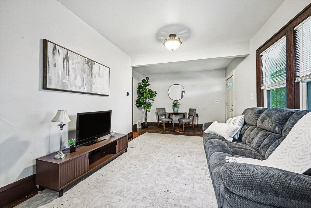 Photo of 956 Juno Avenue, Saint Paul, MN 55102 (MLS # 7096648)